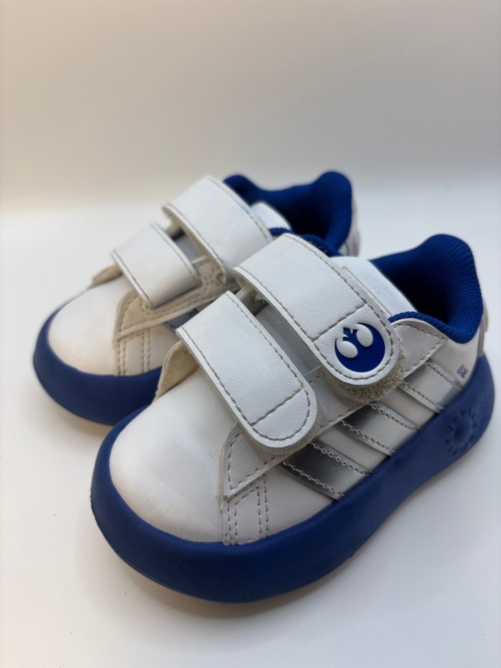 adidas Star Wars Collab R2 D2 White and Blue Kids Velcro Sneakers